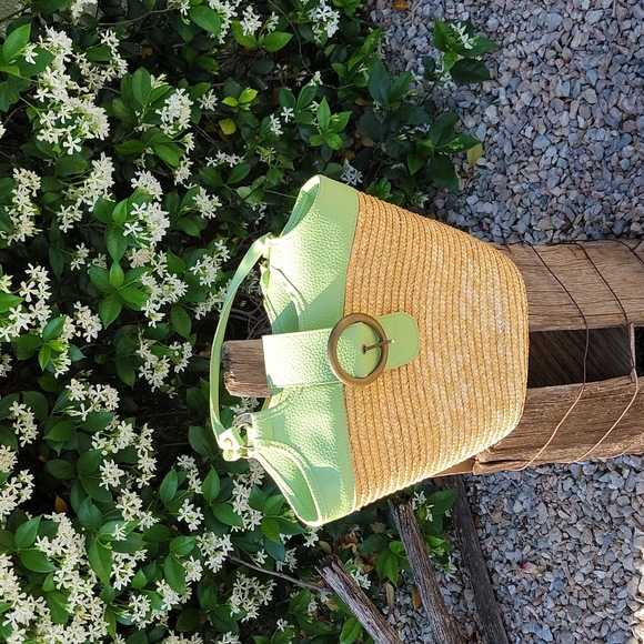 Straw and leather Tote/Purse Yellow Straw and Light Green Top Snap Closure - Picture 6 of 7